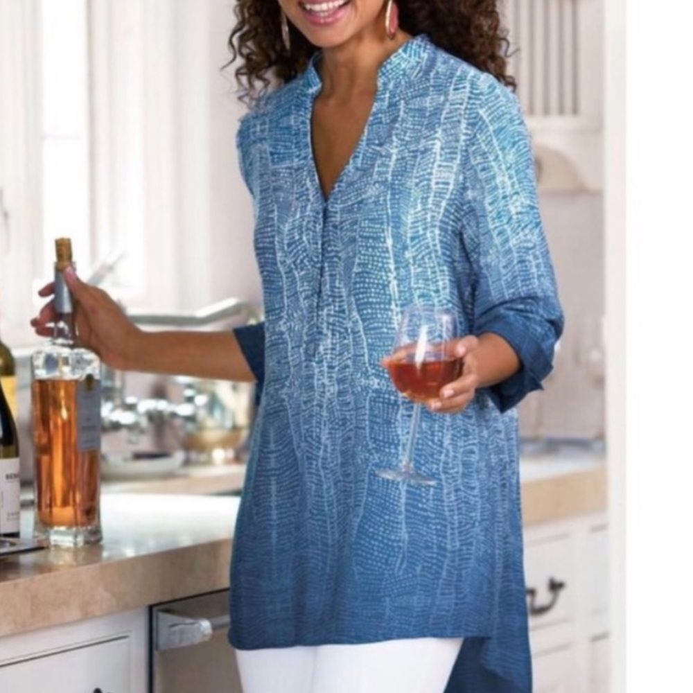 Soft Surroundings Blue and White Ombré Brigitte Tunic Printed Top. Size Medium.